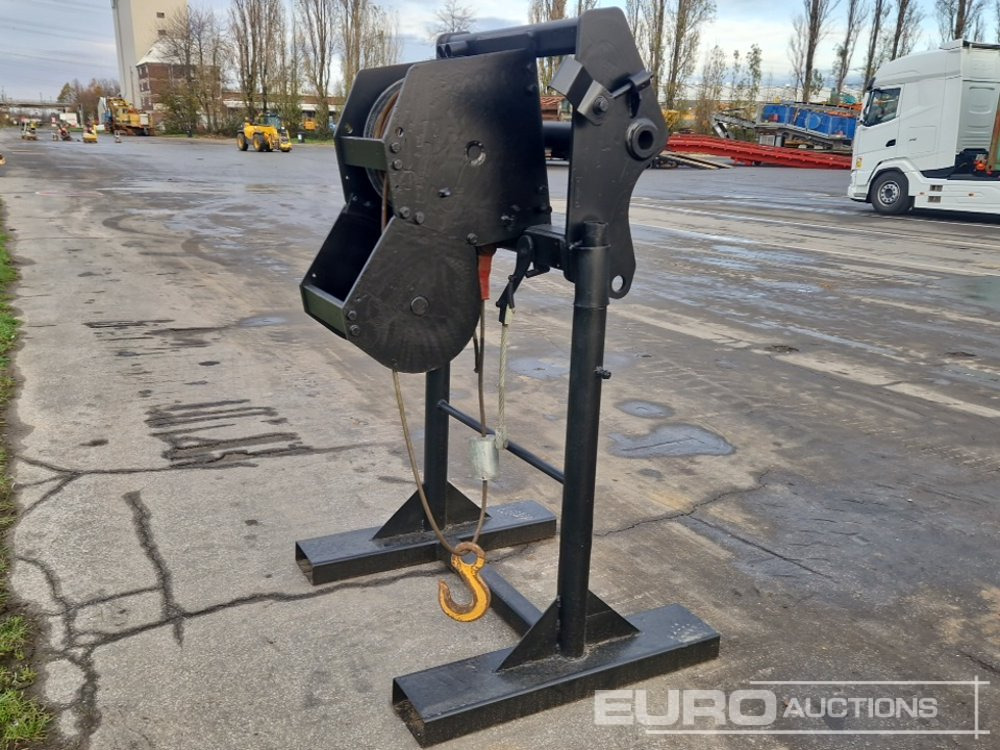 Manitou 5 Ton Winch to suit Telehandler - Material handling equipment: picture 3 Manitou 5 Ton Winch to suit Telehandler - Material handling equipment: picture 3