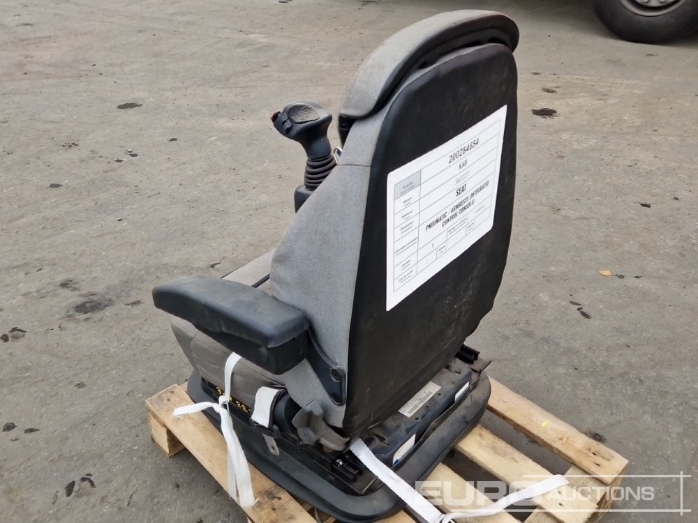 KAB Comfort Seat to suit Manitou MLT - Spare parts: picture 2 KAB Comfort Seat to suit Manitou MLT - Spare parts: picture 2