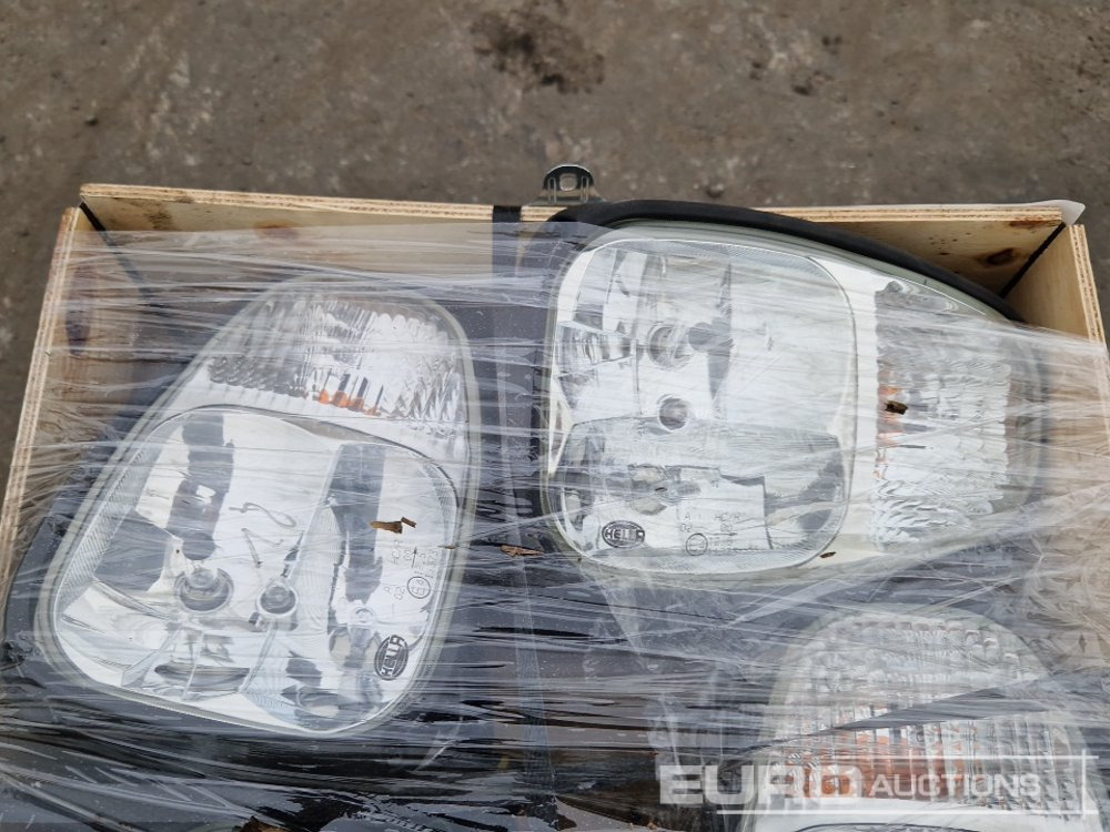 Right + Left Front Head Lights to suit Manitou MX30/50/7053 - Spare parts: picture 5 Right + Left Front Head Lights to suit Manitou MX30/50/7053 - Spare parts: picture 5