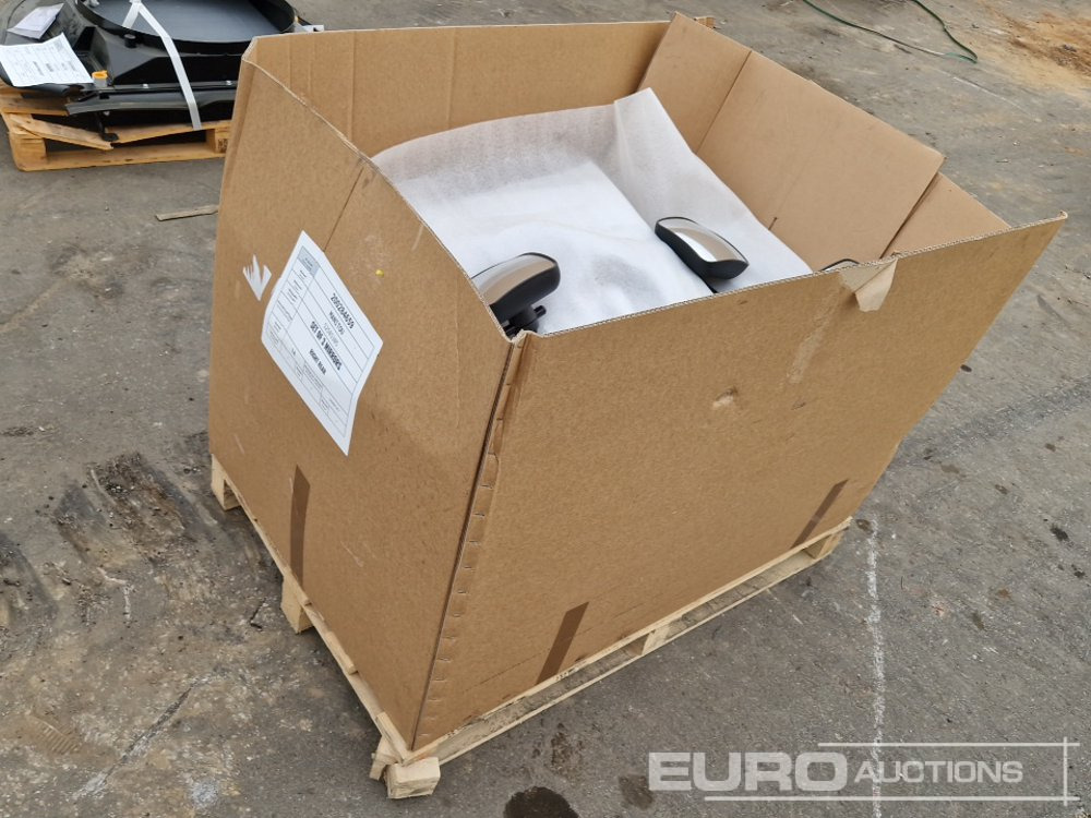 Right Rear Mirrors to suit Manitou MLT (14 of) - Spare parts: picture 2 Right Rear Mirrors to suit Manitou MLT (14 of) - Spare parts: picture 2