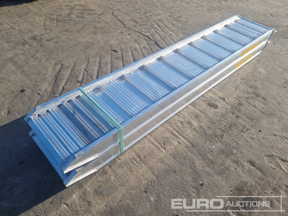 Unused 148.30L Aluminium Loading Rampes (2 of) 9000KG Capacity, 3000mm Length - Loading ramp: picture 1 Unused 148.30L Aluminium Loading Rampes (2 of) 9000KG Capacity, 3000mm Length - Loading ramp: picture 1