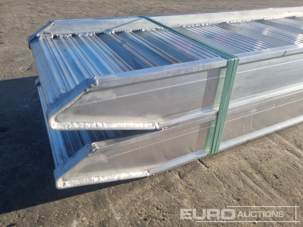 Unused 148.30L Aluminium Loading Rampes (2 of) 9000KG Capacity, 3000mm Length - Loading ramp: picture 5 Unused 148.30L Aluminium Loading Rampes (2 of) 9000KG Capacity, 3000mm Length - Loading ramp: picture 5