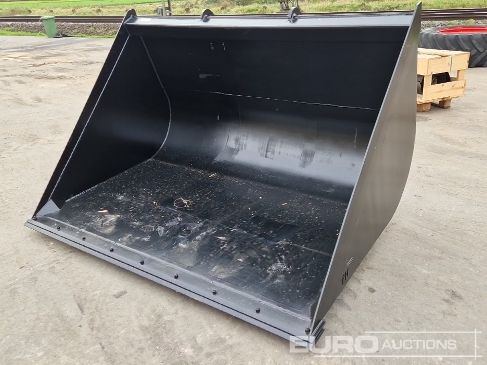 Unused 2025 94" 3m³ Front Loading Bucket to suit Manitou Telehandlers with Reinforcement on Sides and Corners + Replacable Cutting Edge - Bucket: picture 1 Unused 2025 94" 3m³ Front Loading Bucket to suit Manitou Telehandlers with Reinforcement on Sides and Corners + Replacable Cutting Edge - Bucket: picture 1