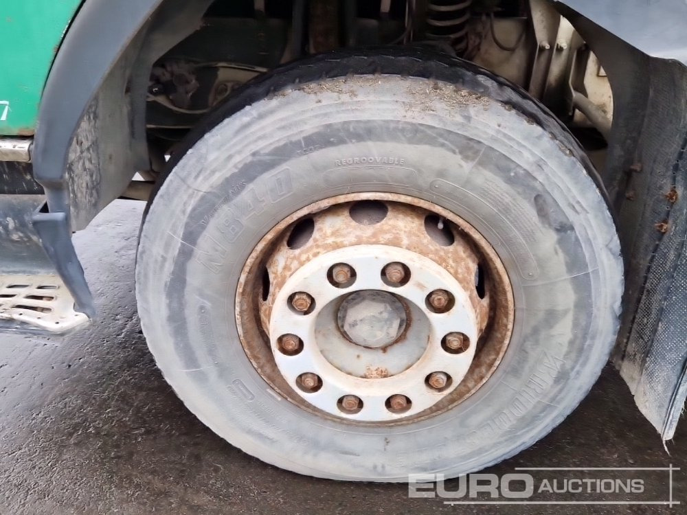 Concrete mixer truck Volvo 290: picture 10