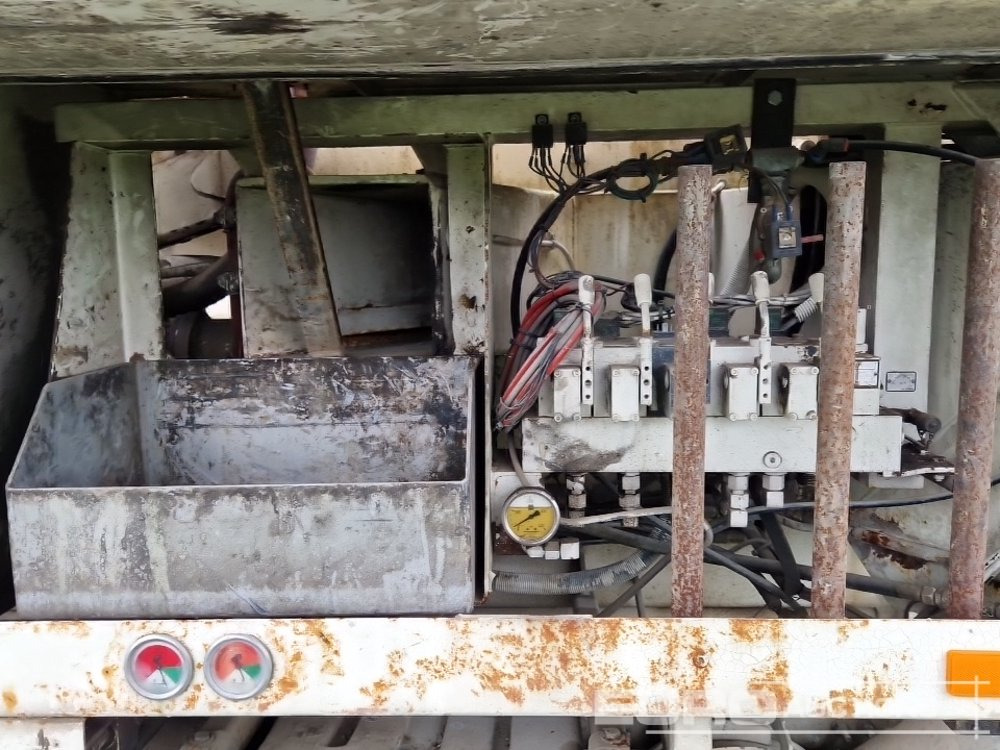 Concrete mixer truck Volvo 290: picture 25