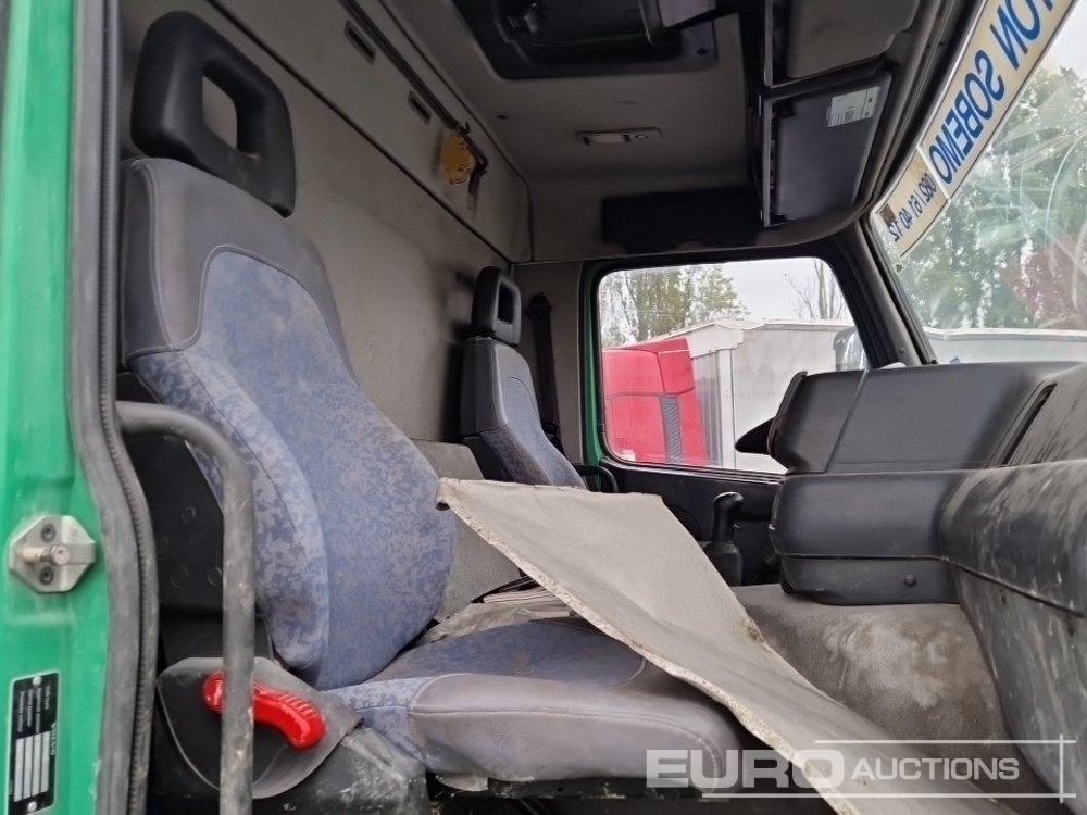 Concrete mixer truck Volvo 290: picture 38