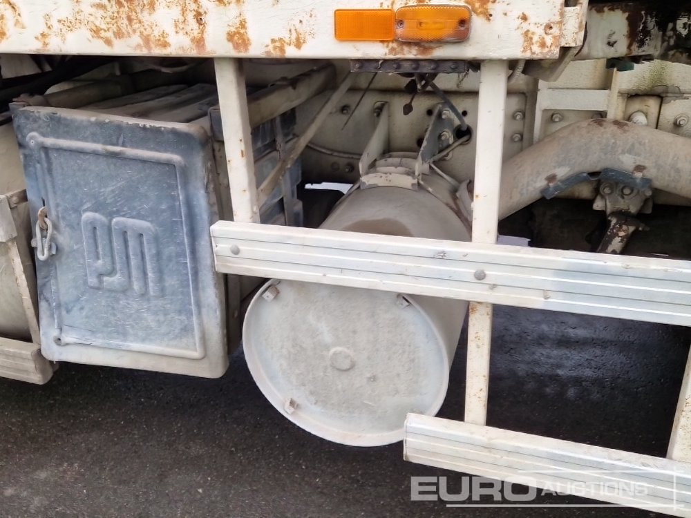 Concrete mixer truck Volvo 290: picture 19