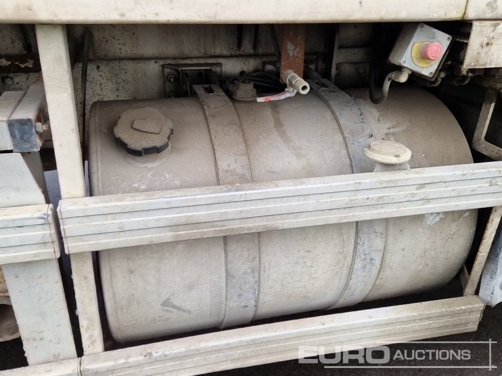 Concrete mixer truck Volvo 290: picture 18