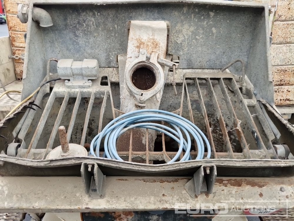 Concrete mixer truck Volvo 290: picture 28