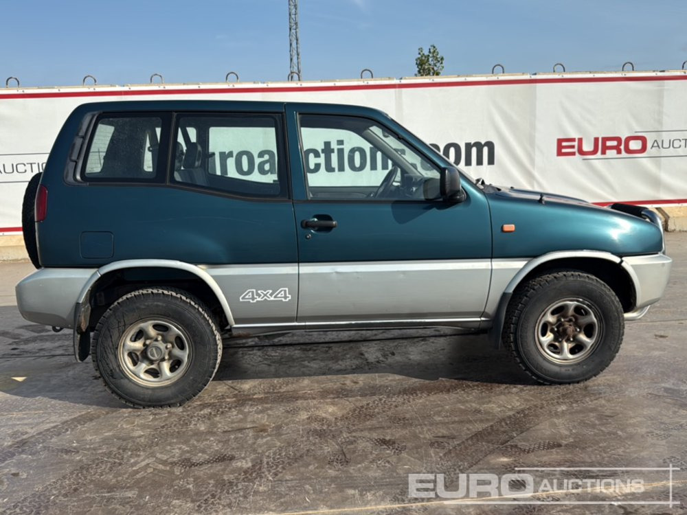 SUV 1995 Nissan Terrano II: picture 6