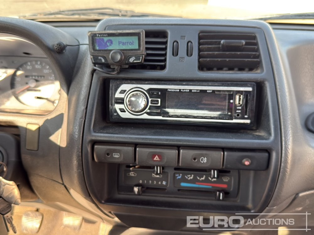 SUV 1995 Nissan Terrano II: picture 19