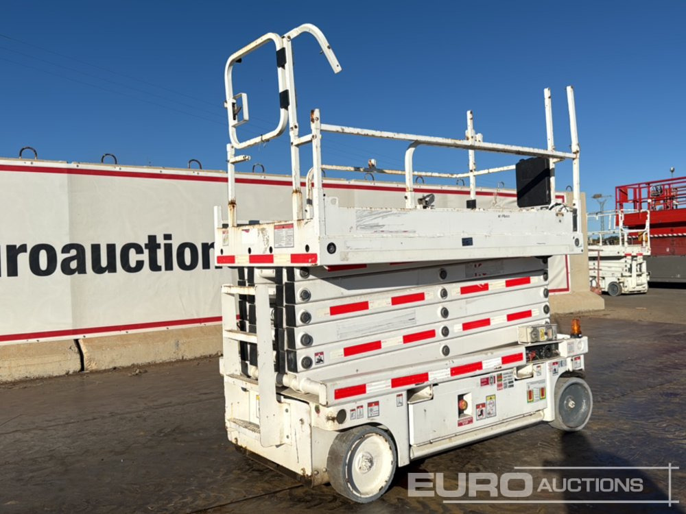 2015 Haulotte Compact 14 - Scissor lift: picture 1 2015 Haulotte Compact 14 - Scissor lift: picture 1