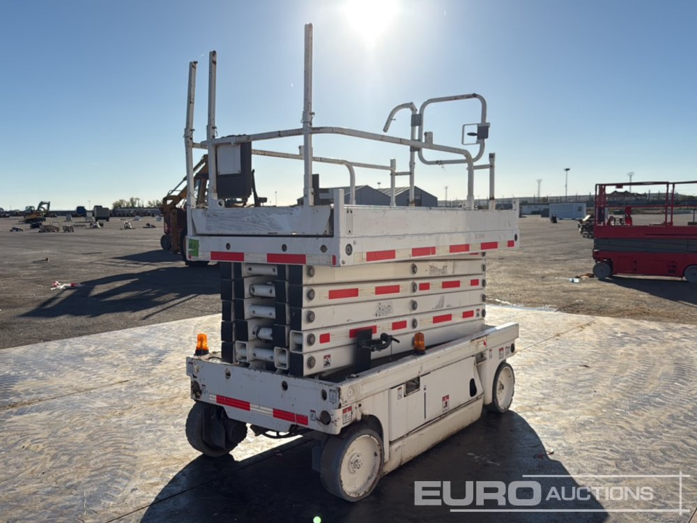 2015 Haulotte Compact 14 - Scissor lift: picture 5 2015 Haulotte Compact 14 - Scissor lift: picture 5