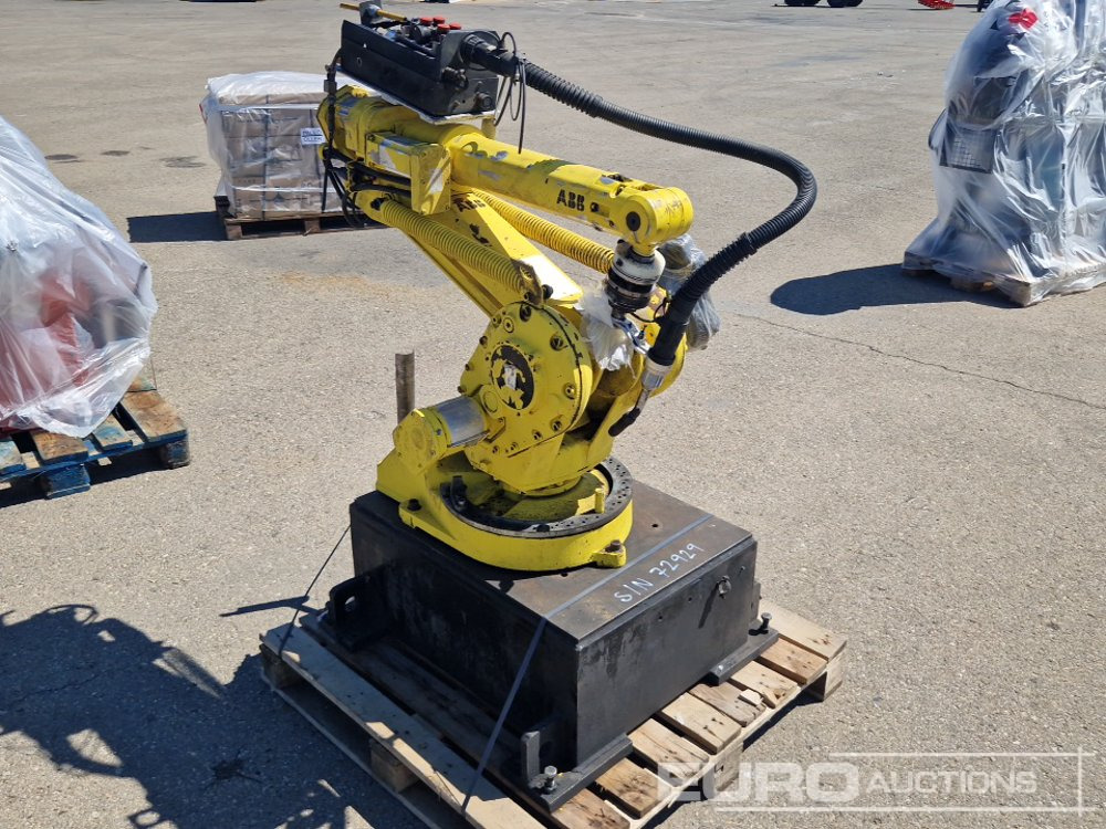 Abb robotics Welding Robot / Robot de Soldadura - Construction equipment: picture 1 Abb robotics Welding Robot / Robot de Soldadura - Construction equipment: picture 1