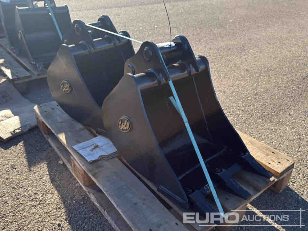 Geith Bucket H03-0450-11404 to Suit MCR1009 (S/Ns 1175041, 1175042) (2 of) - Bucket: picture 1 Geith Bucket H03-0450-11404 to Suit MCR1009 (S/Ns 1175041, 1175042) (2 of) - Bucket: picture 1