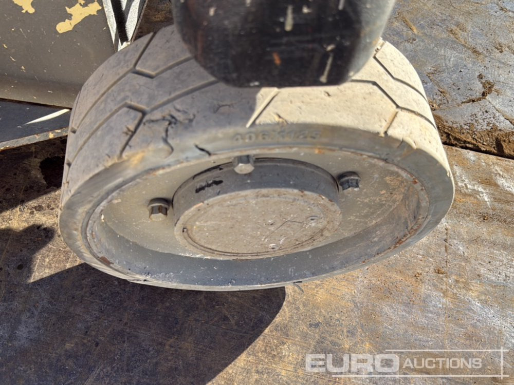 Scissor lift JLG 2630ES: picture 12