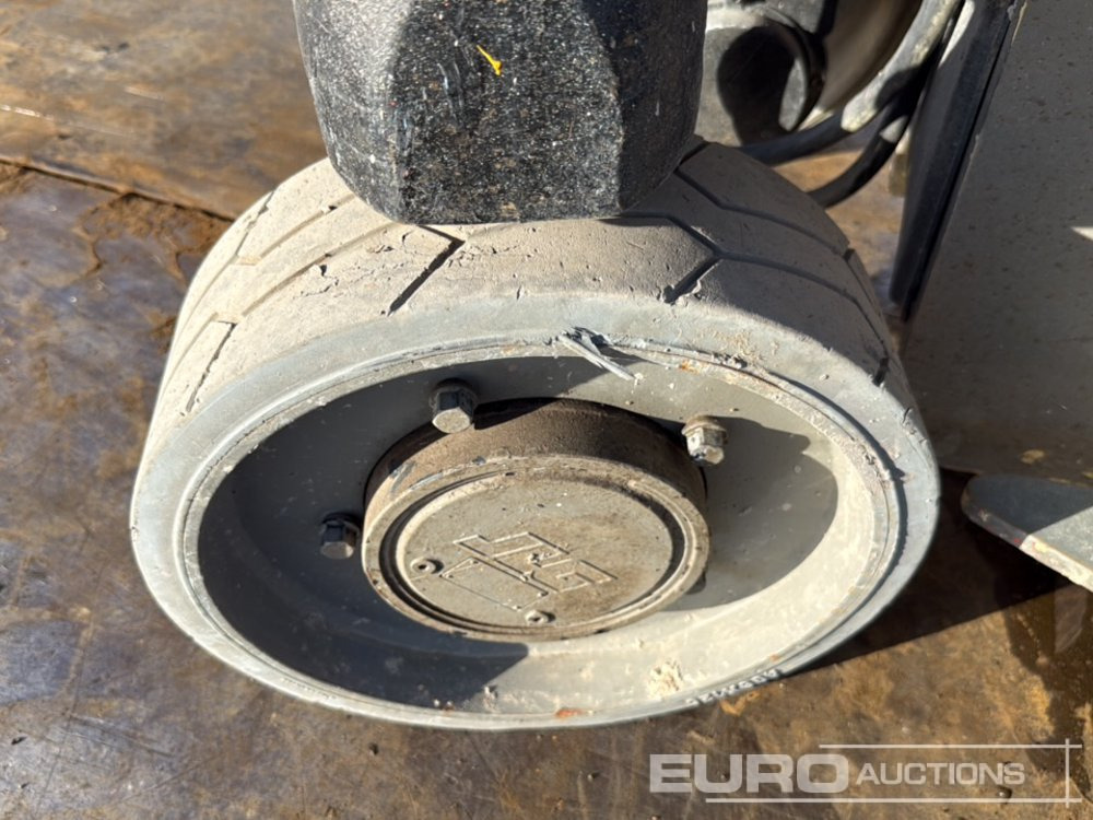 Scissor lift JLG 2630ES: picture 9