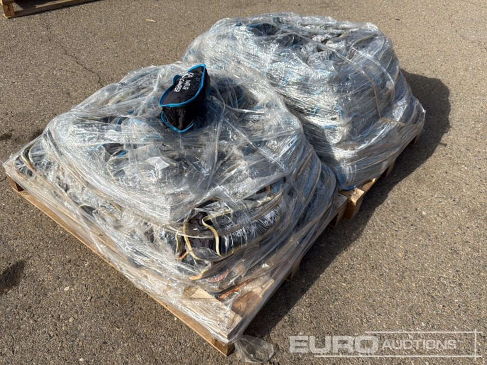 Pallet of Various Folding Camping Chair (2 of), Portable Ligth (2 of) - Construction equipment: picture 4 Pallet of Various Folding Camping Chair (2 of), Portable Ligth (2 of) - Construction equipment: picture 4