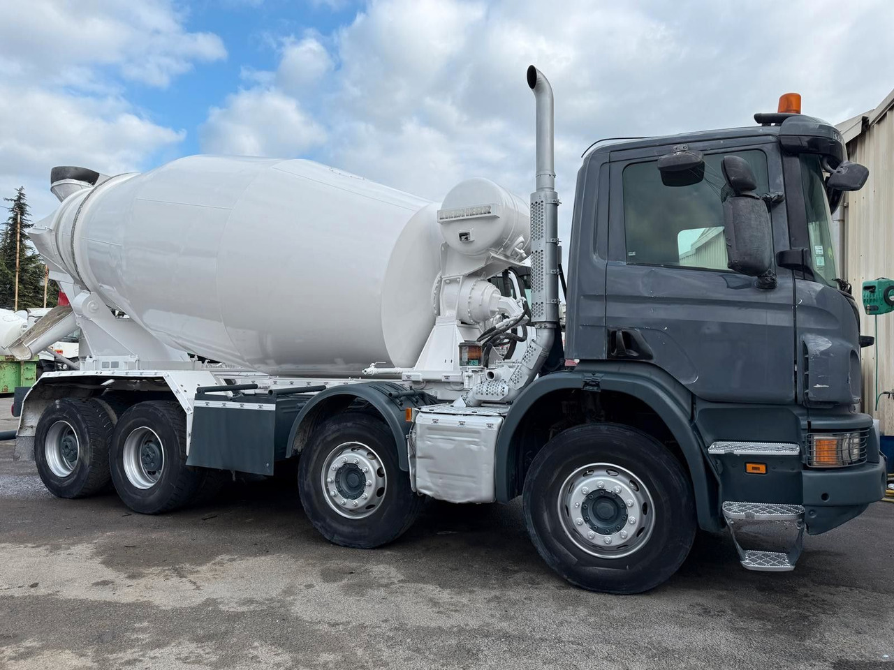 Scania P410 - Concrete mixer truck: picture 2 Scania P410 - Concrete mixer truck: picture 2