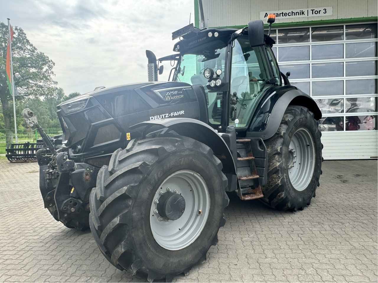 Deutz-Fahr Agrotron 7250 TTV - Farm tractor: picture 1 Deutz-Fahr Agrotron 7250 TTV - Farm tractor: picture 1