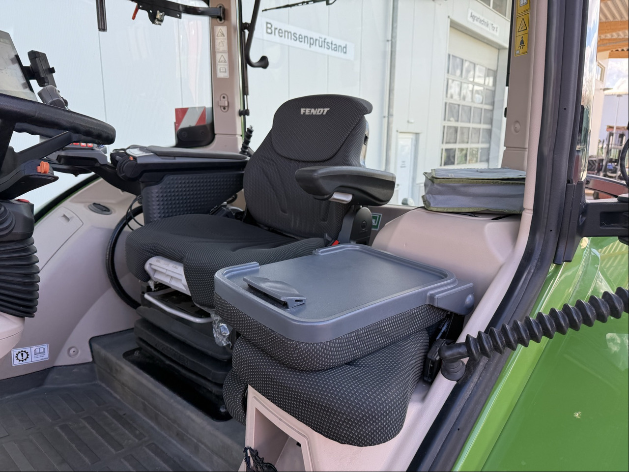 Fendt 718 Vario Gen6 ProfiPlus - Farm tractor: picture 3 Fendt 718 Vario Gen6 ProfiPlus - Farm tractor: picture 3