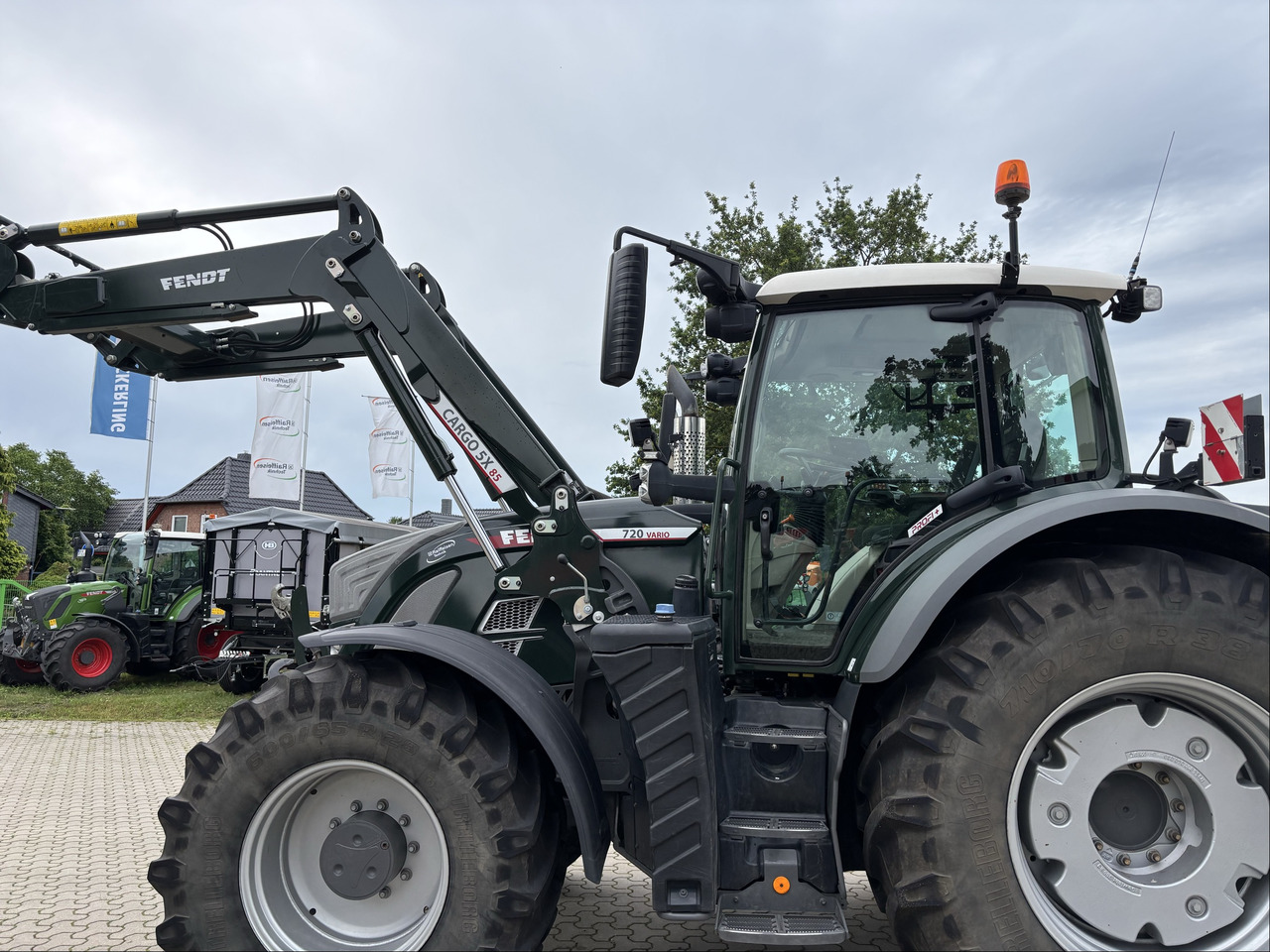 Fendt 720 Profi Plus set 2 - Farm tractor: picture 1 Fendt 720 Profi Plus set 2 - Farm tractor: picture 1