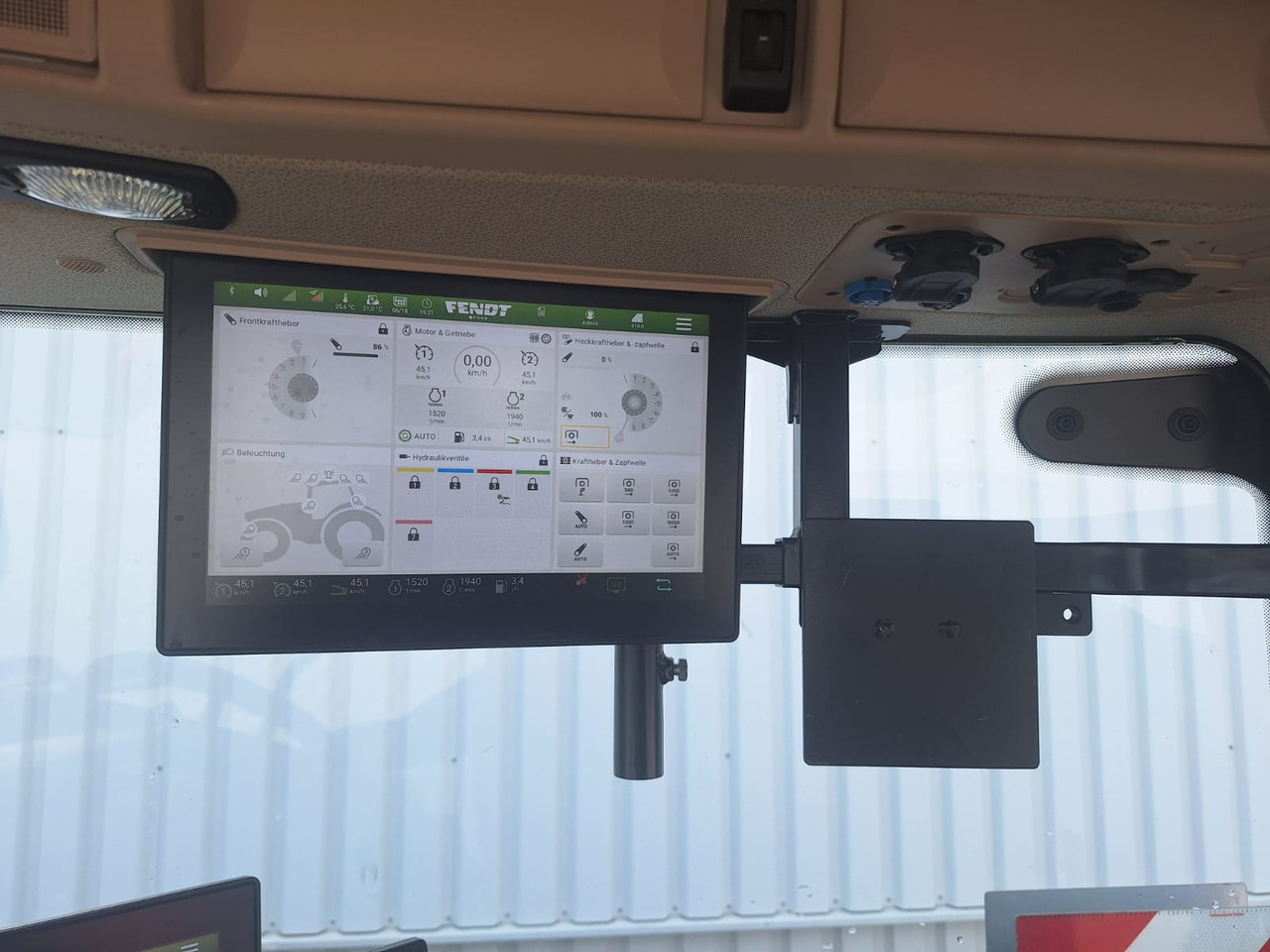 Fendt 724 Vario Gen6 Profi  Setting2 - Farm tractor: picture 3 Fendt 724 Vario Gen6 Profi  Setting2 - Farm tractor: picture 3