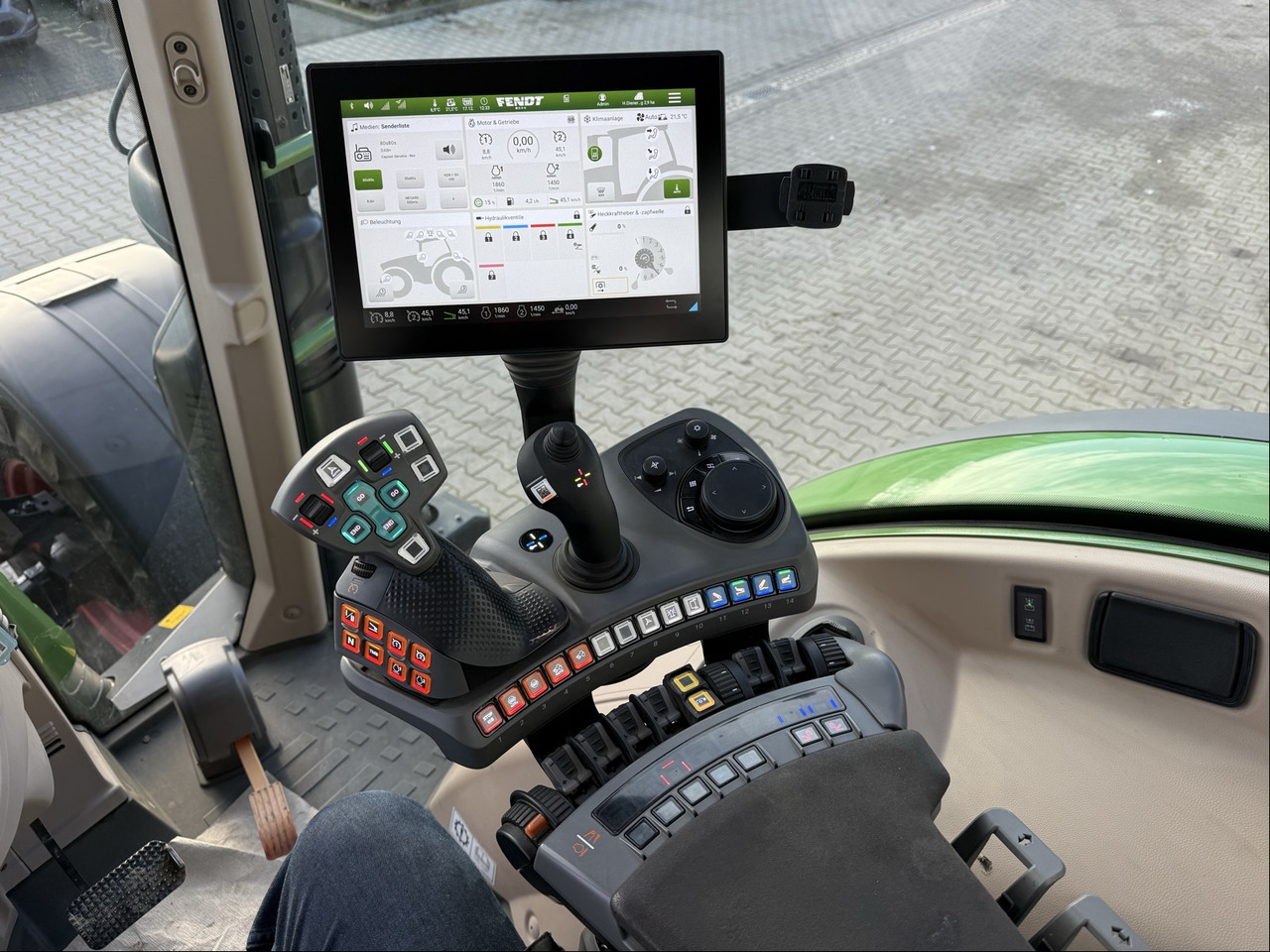 Farm tractor Fendt 724 Vario Gen6 ProfiPlus: picture 6