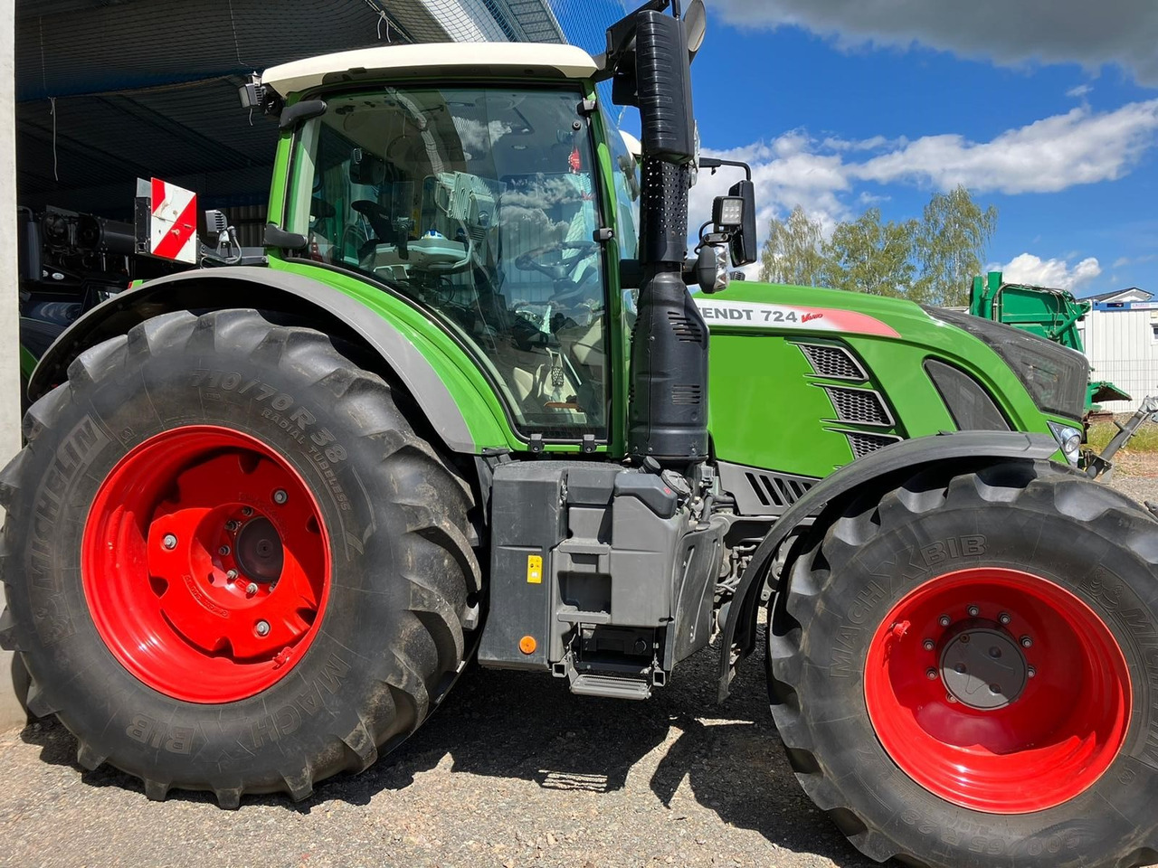 Fendt 724 Vario S4 Profi - Farm tractor: picture 1 Fendt 724 Vario S4 Profi - Farm tractor: picture 1