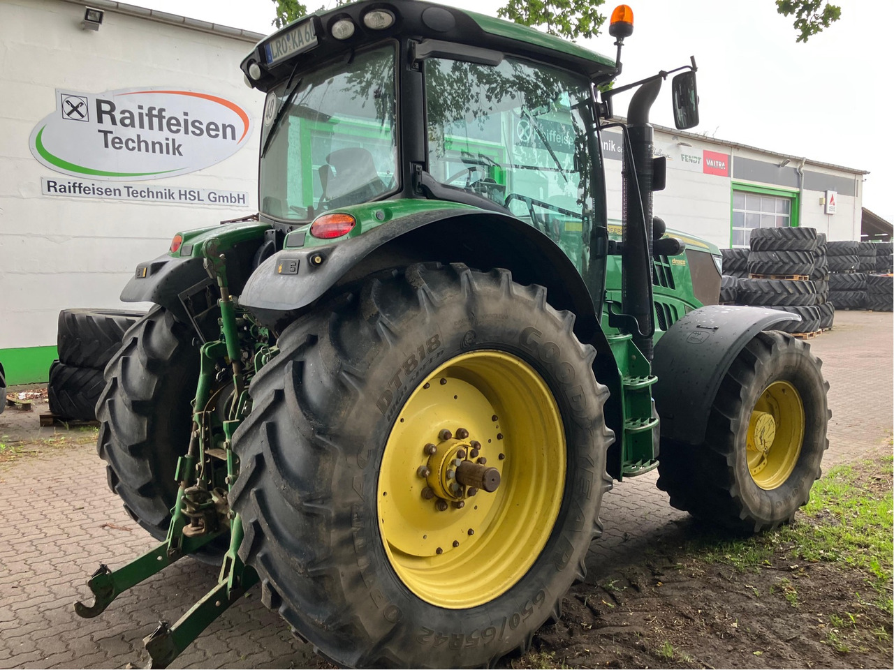 John Deere 6170 R AutoPower - Farm tractor: picture 2 John Deere 6170 R AutoPower - Farm tractor: picture 2