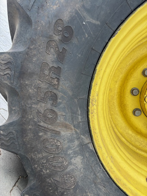 John Deere 6210 R - Farm tractor: picture 4 John Deere 6210 R - Farm tractor: picture 4