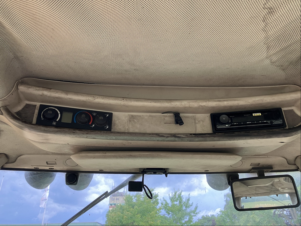 John Deere 6920 Auto Quad - Farm tractor: picture 2 John Deere 6920 Auto Quad - Farm tractor: picture 2