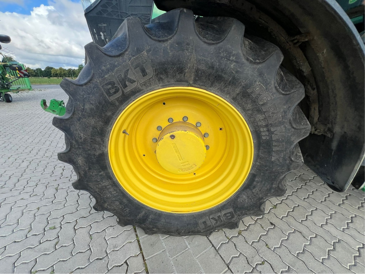 John Deere 7310 R - Farm tractor: picture 4 John Deere 7310 R - Farm tractor: picture 4