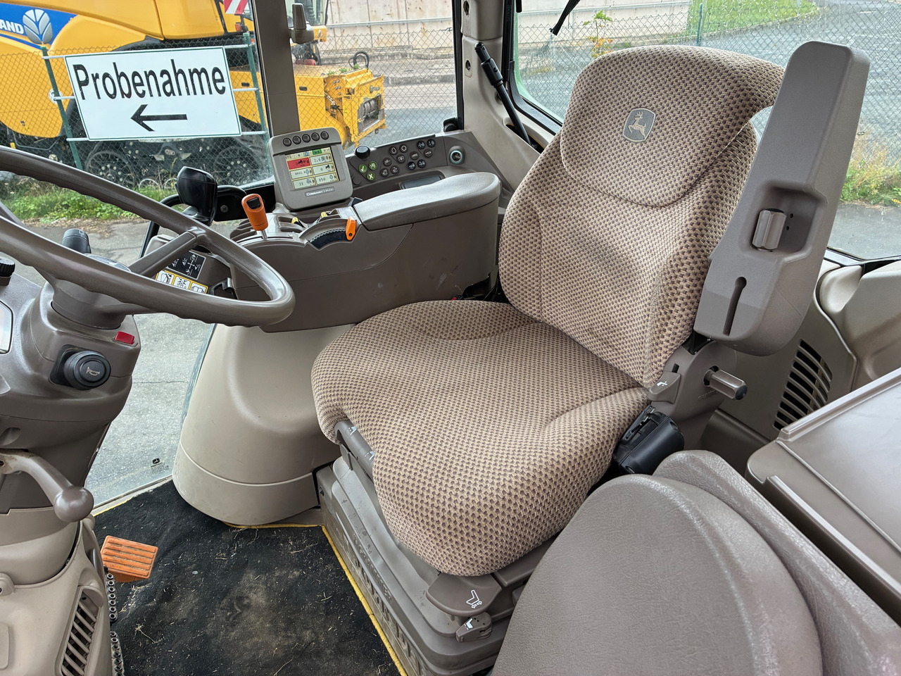 John Deere 7430 - Farm tractor: picture 4 John Deere 7430 - Farm tractor: picture 4