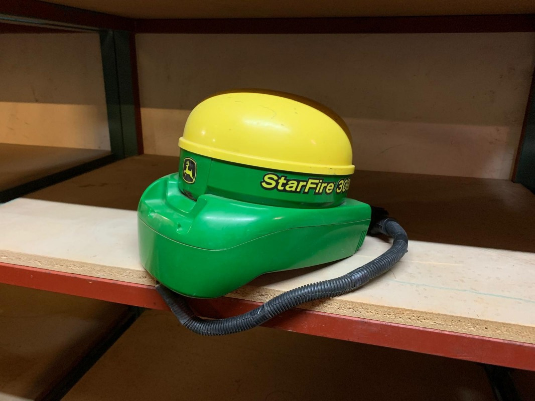 John Deere 8270R - Farm tractor: picture 2 John Deere 8270R - Farm tractor: picture 2