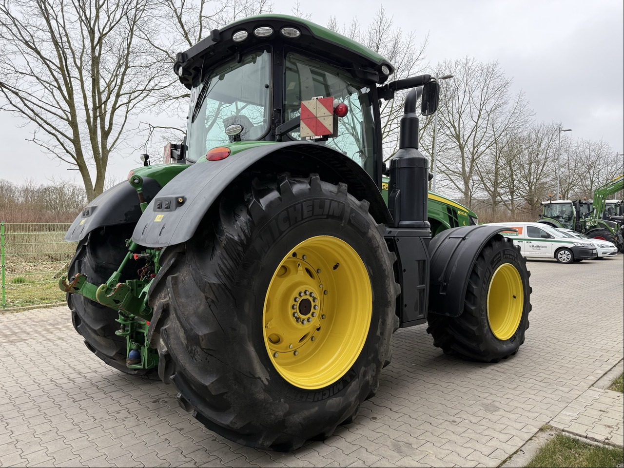 John Deere 8370 R - Farm tractor: picture 4 John Deere 8370 R - Farm tractor: picture 4