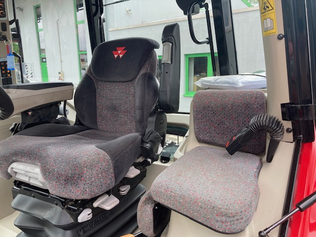 Massey Ferguson 7716 Dyna-6 - Farm tractor: picture 5 Massey Ferguson 7716 Dyna-6 - Farm tractor: picture 5