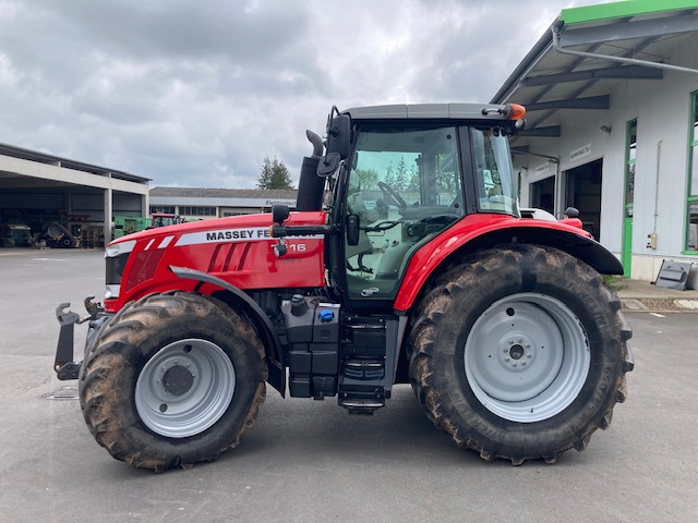 Massey Ferguson 7716 Dyna-6 - Farm tractor: picture 1 Massey Ferguson 7716 Dyna-6 - Farm tractor: picture 1