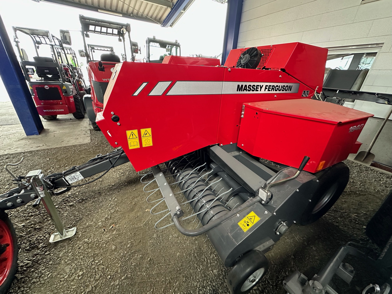 Massey Ferguson Hochdruckpresse 1840 - Bale wrapper: picture 1 Massey Ferguson Hochdruckpresse 1840 - Bale wrapper: picture 1