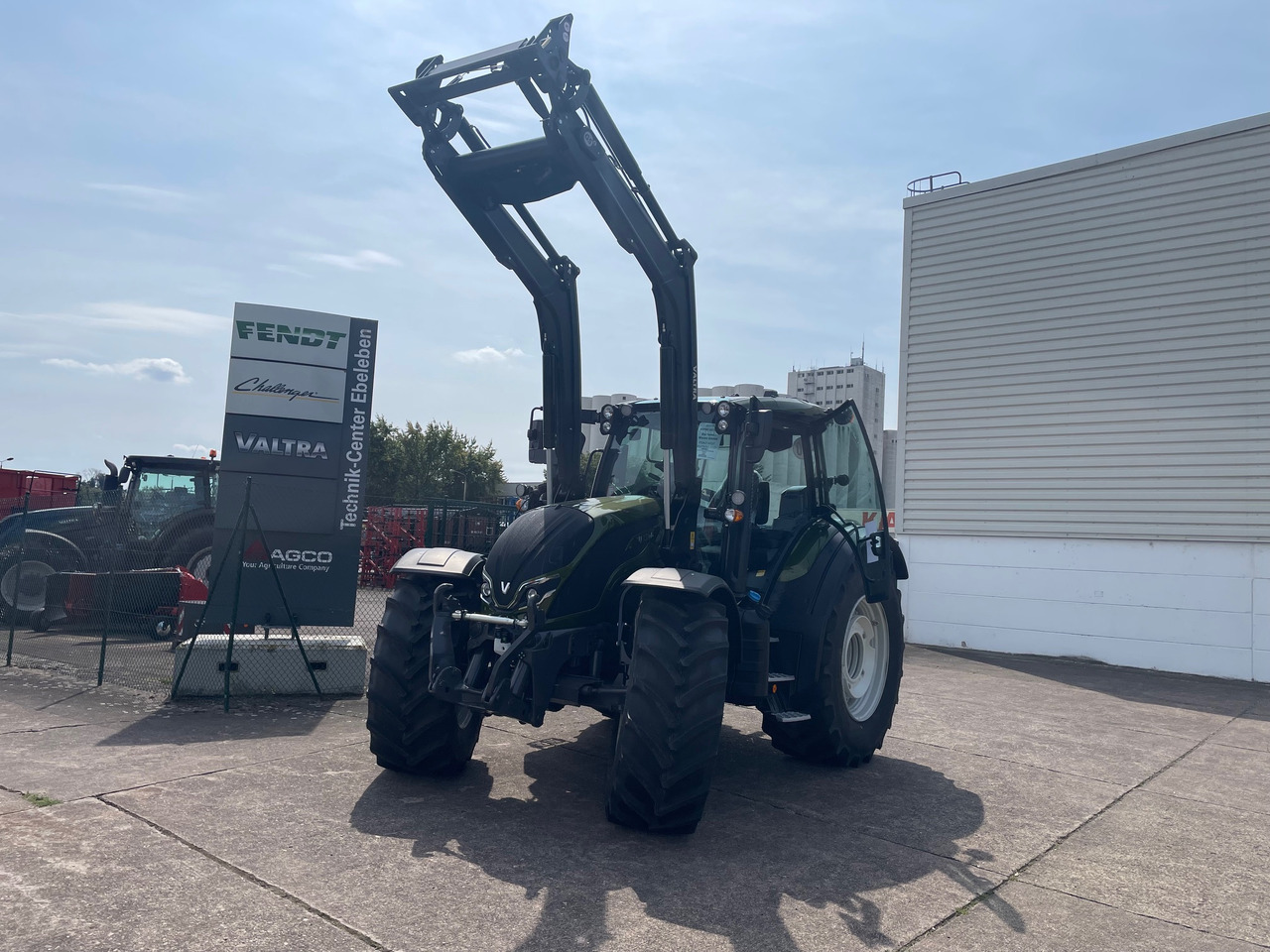 Valtra N155 EA 2B1 - Farm tractor: picture 1 Valtra N155 EA 2B1 - Farm tractor: picture 1