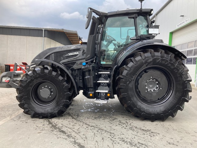 Valtra Q 265 - Farm tractor: picture 1 Valtra Q 265 - Farm tractor: picture 1