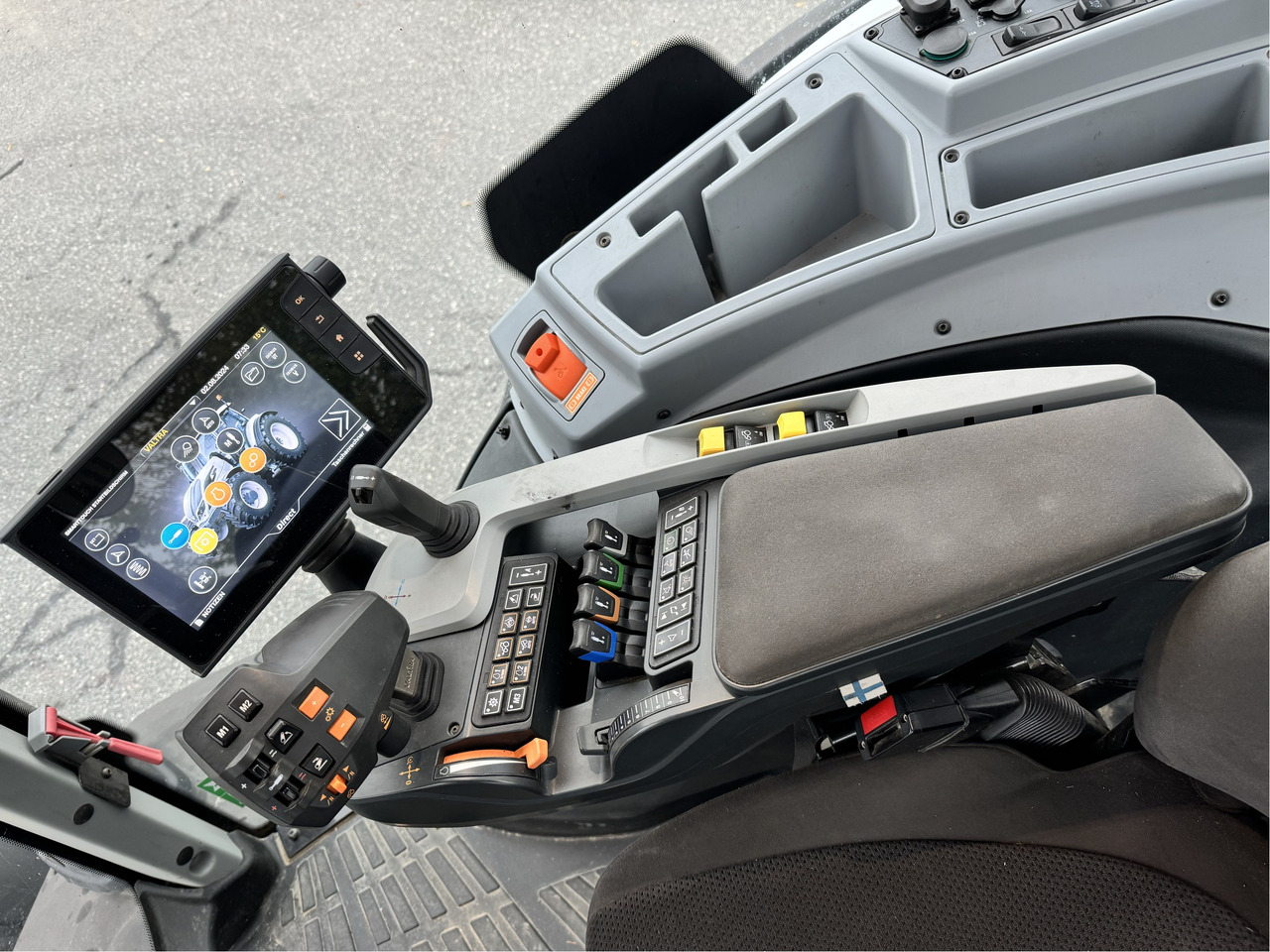 Valtra T234D SmartTouch MR19 - Farm tractor: picture 3 Valtra T234D SmartTouch MR19 - Farm tractor: picture 3