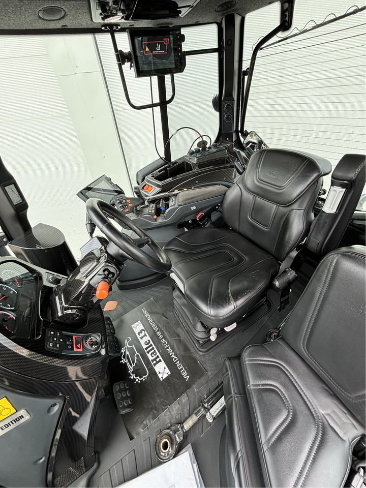 Valtra T254 Versu - Farm tractor: picture 3 Valtra T254 Versu - Farm tractor: picture 3