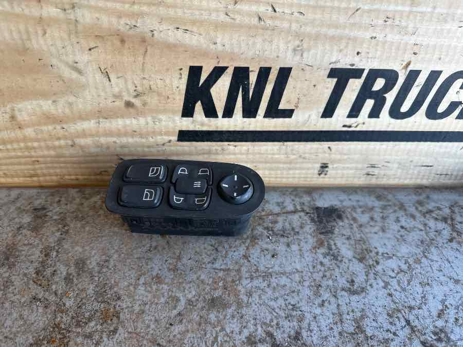 DAF SWITCH DOORMODUL 1895436 - Electrical system for Truck: picture 1 DAF SWITCH DOORMODUL 1895436 - Electrical system for Truck: picture 1