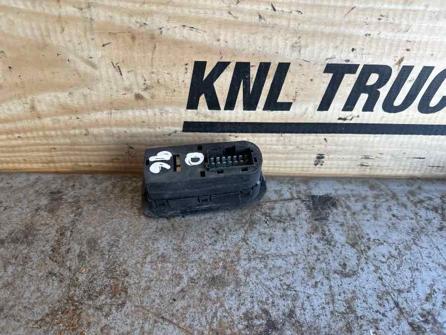 DAF SWITCH DOORMODUL 1895436 - Electrical system for Truck: picture 2 DAF SWITCH DOORMODUL 1895436 - Electrical system for Truck: picture 2