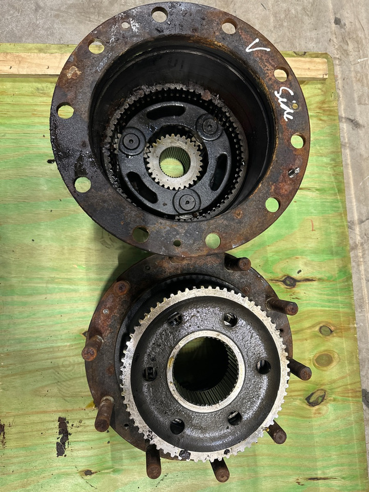 IVECO HUB + HUBREDUCTION - Wheel hub for Truck: picture 2 IVECO HUB + HUBREDUCTION - Wheel hub for Truck: picture 2