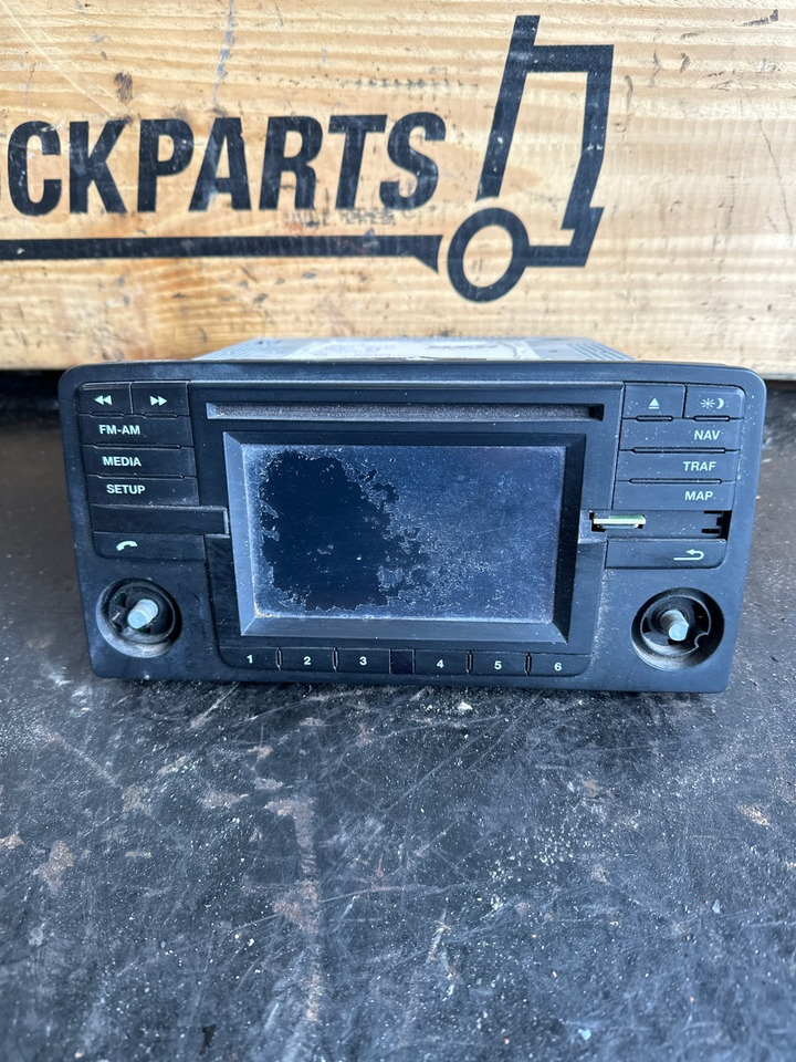 MAN RADIO 81.28100-6027 - Cab and interior for Truck: picture 1 MAN RADIO 81.28100-6027 - Cab and interior for Truck: picture 1
