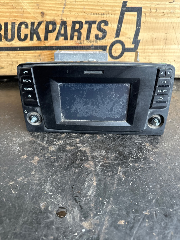 MAN RADIO 81.28100-6029 - Cab and interior for Truck: picture 1 MAN RADIO 81.28100-6029 - Cab and interior for Truck: picture 1