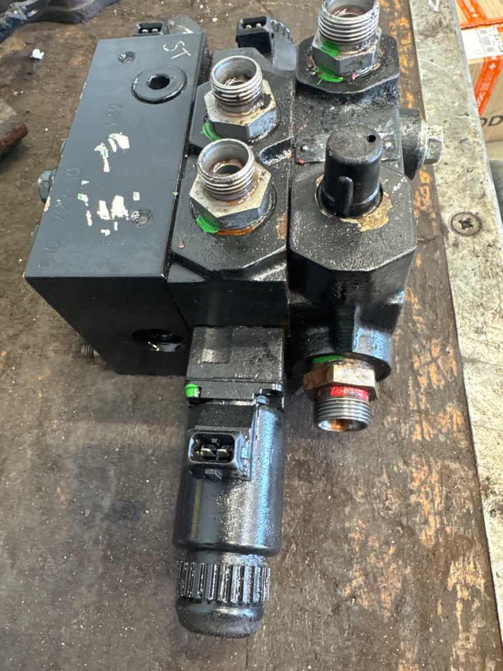 MAN STEERING VALVE 81.47103-6031 - Steering for Truck: picture 2 MAN STEERING VALVE 81.47103-6031 - Steering for Truck: picture 2