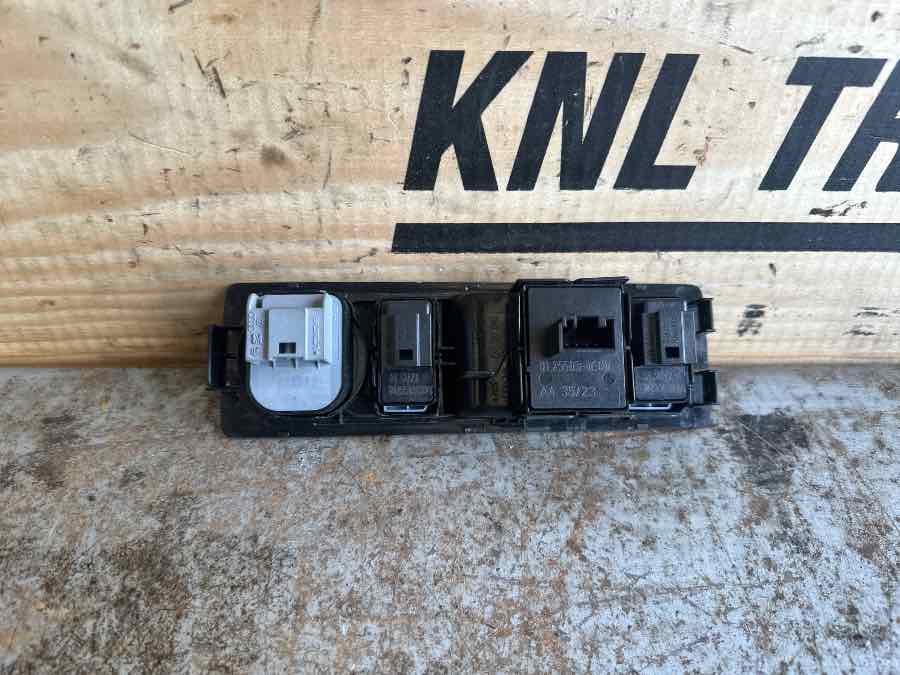 MAN SWITCH DOOR MODULE 81.25525-0304 - Cab and interior for Truck: picture 2 MAN SWITCH DOOR MODULE 81.25525-0304 - Cab and interior for Truck: picture 2
